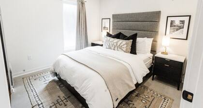 500 HOUSE - Modern 1BR Private Patio & Fire Table - A