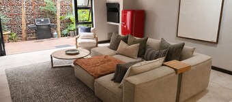 Lovely large 1-bedroom apartment on Hazelwood’s doorstep