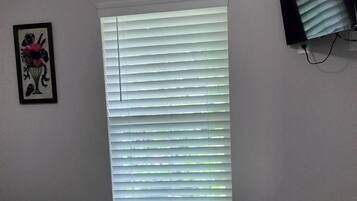 2 bedrooms, iron/ironing board, WiFi (free), bed sheets