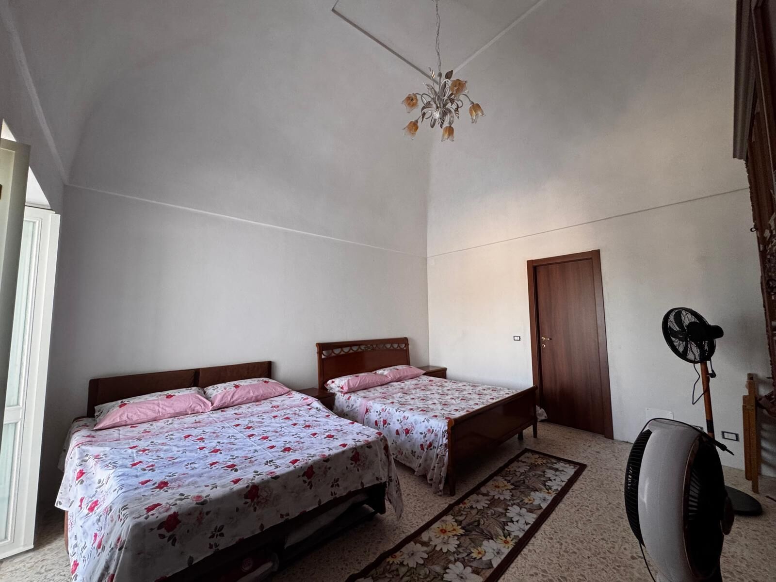2 bedrooms, bed sheets