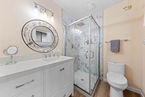 Bathroom - Cortina Chalet - Cozy Lake Tahoe Retreat / Walk to Diamond Peak (Incline Village)