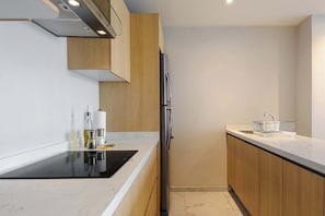 Apartamento | Cozinha privada | Talheres/pratos/utensílios de cozinha