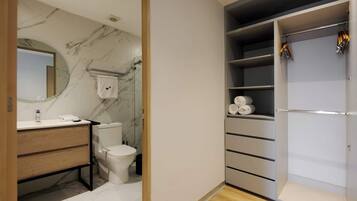 Apartamento | Banheiro | Produtos de toalete grátis, piso aquecido, toalhas de banho, sabonete