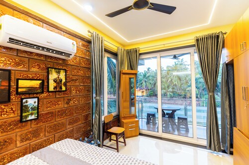 Riverside Retreat Homestay - 1BR AC studio with Riverside View
