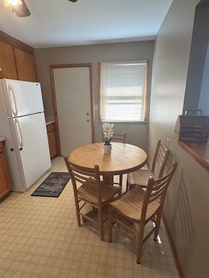 Dining - Delightful 2-bedroom house with AC in Columbia Heights (Columbia Heights)