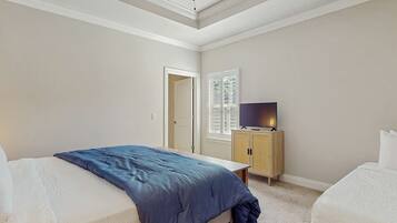 3 bedrooms, iron/ironing board, WiFi, bed sheets