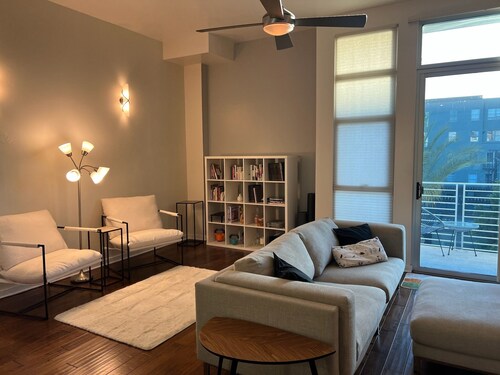 Cozy 2-bedroom condo in delightful Old Town Pasadena
