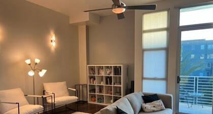 Cozy 2-bedroom condo in delightful Old Town Pasadena