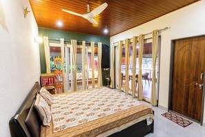 Room - Cornelio Residence -2 BR AC studio with Riverside View (Padutonse)