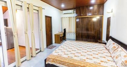 Cornelio Residence -2 BR AC studio with Riverside View
