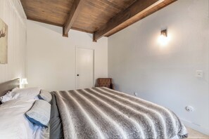 WiFi, bed sheets - Big Bear Cabin w/ Hot Tub, Deck & Mountain Views (Big Bear Lake)
