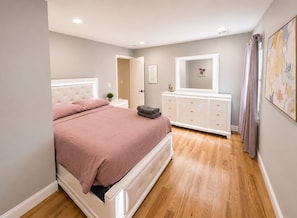 5 bedrooms, iron/ironing board, free WiFi, bed sheets