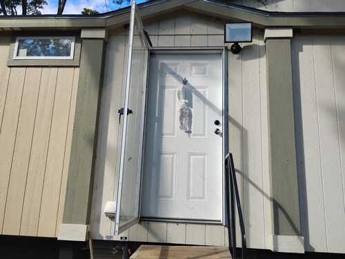 Cozy 3-bedroom mobile home in marvelous Kingston with AC