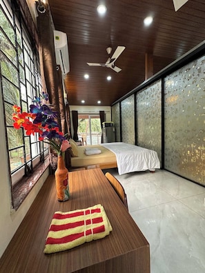 Iron/ironing board, WiFi, bed sheets - Cornelio Residence - 1 BR studio with AC in Udupi (Padutonse)
