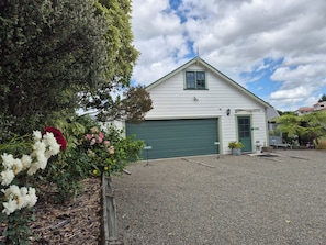 Exterior - Kawau Loft -private, modern and spacious accommodation (Palmerston North)