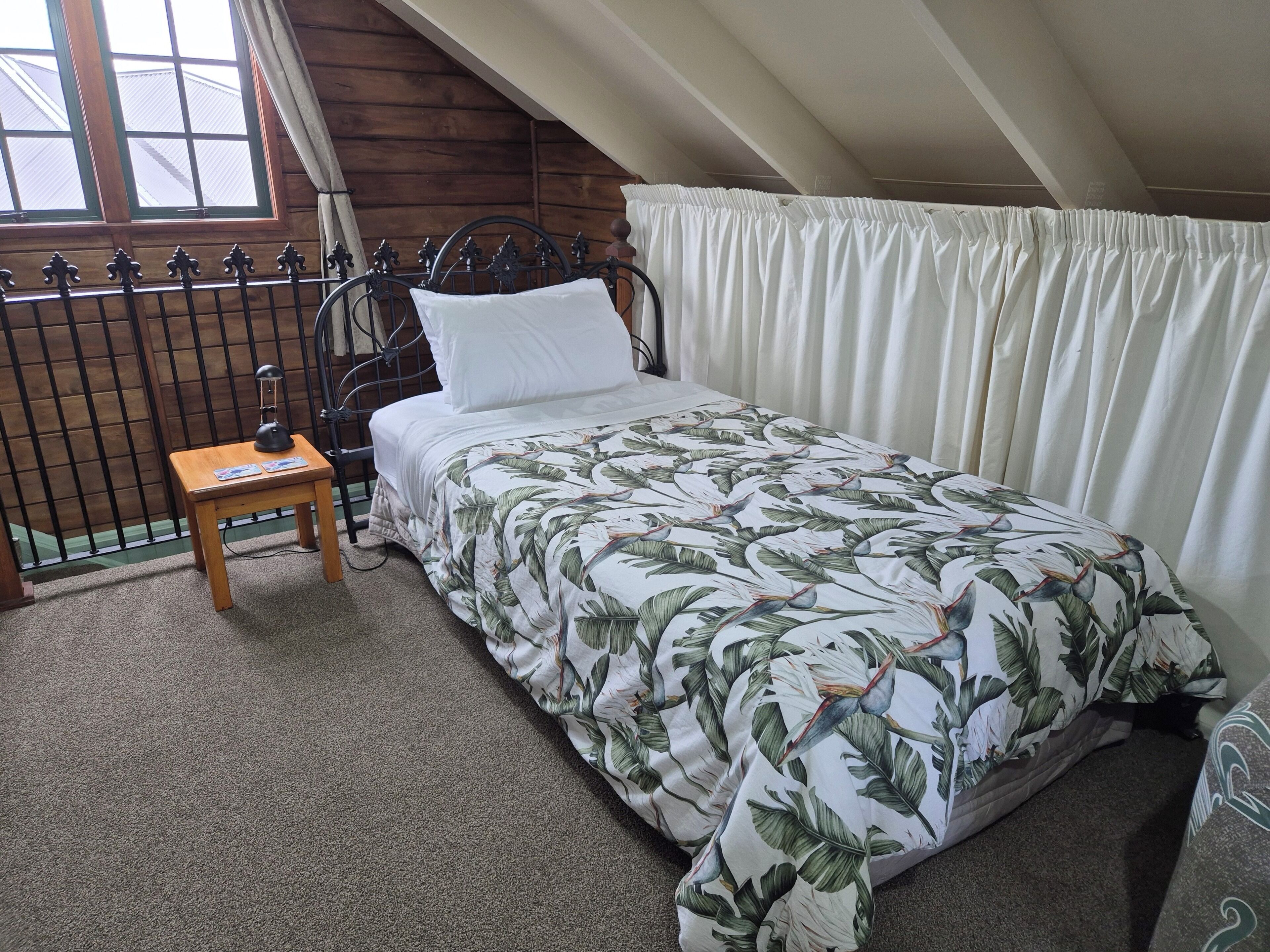 1 habitación, tabla de planchar con plancha, wifi gratis y ropa de cama 