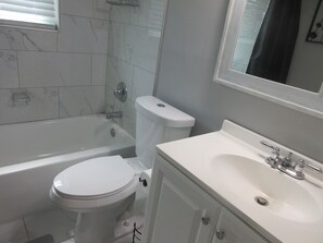 Hair dryer, towels - Three Kings Retreat - East Memphis (Memphis)