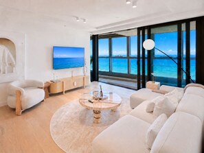 TV - Opulence Oceanview 2BR Suite- The Langham + Parking (Surfers Paradise)
