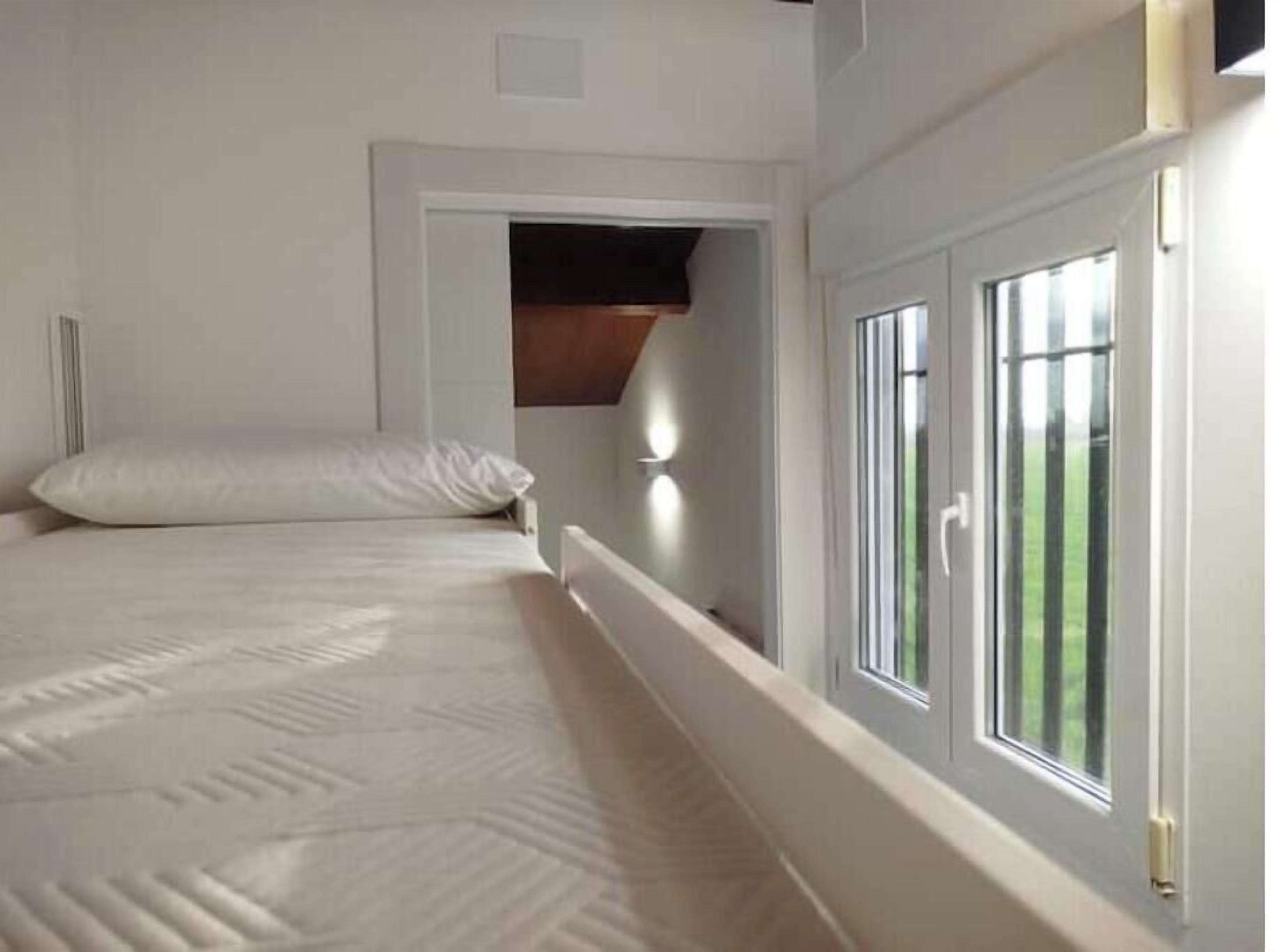 2 bedrooms, iron/ironing board, WiFi (free), bed sheets
