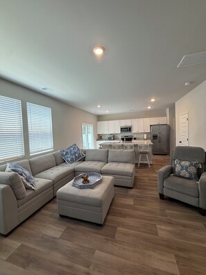 Living area - Live Love Your North Myrtle Beach Vacation - North Myrtle Beach (North Myrtle Beach)