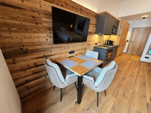 Unclassified image, 3 of 39, button - Penthouse Studio II with balcony and fantastic view as well as parking space (Bruck an der Großglocknerstraße)