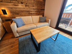 Unclassified image, 4 of 39, button - Penthouse Studio II with balcony and fantastic view as well as parking space (Bruck an der Großglocknerstraße)