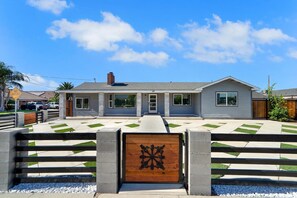 Exterior - Walk to dining & shopping Spacious 3 BR home (Ceres)