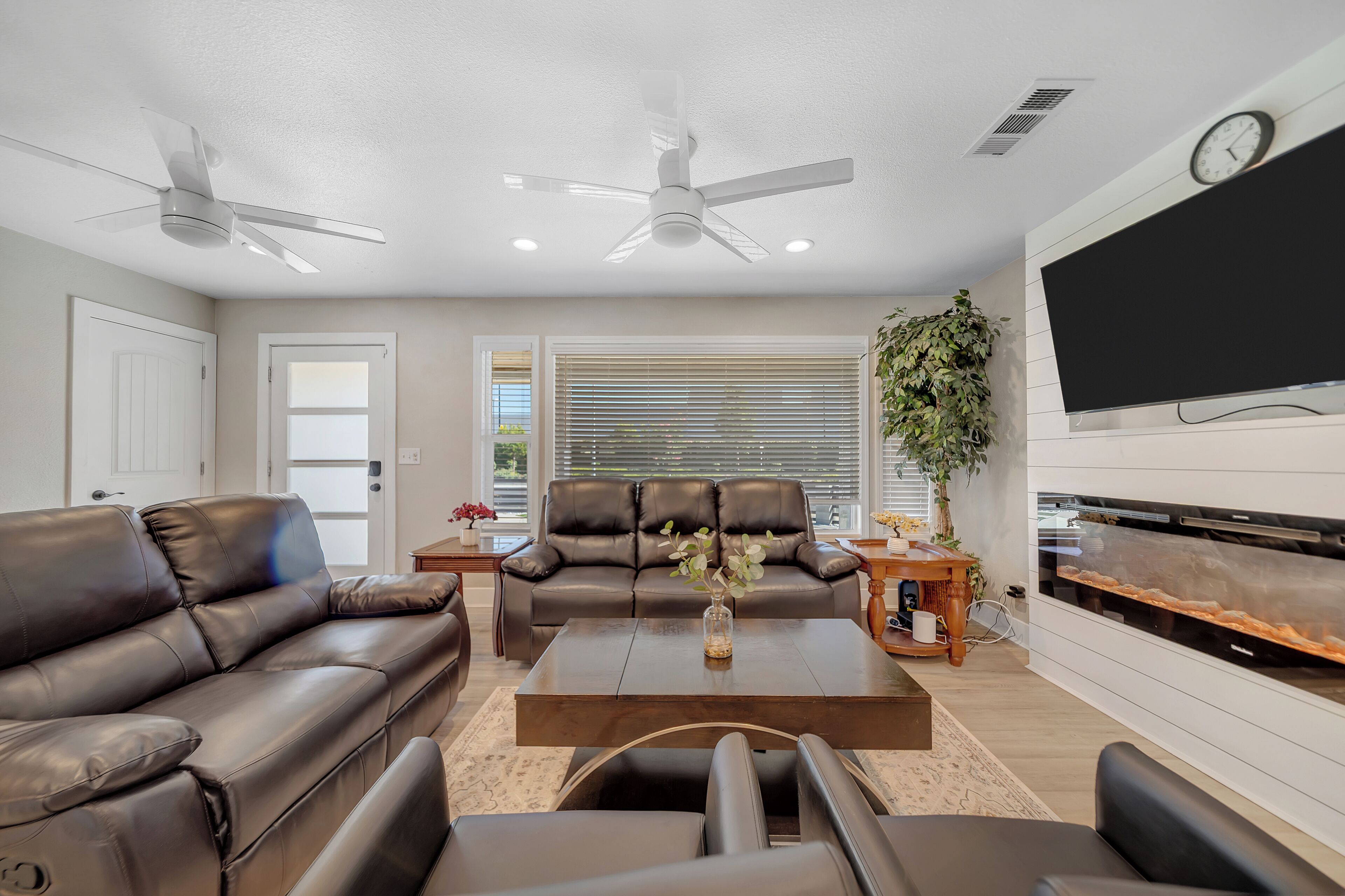 Walk To Dining & Shopping Spacious 3 Br Home - 莫德斯托