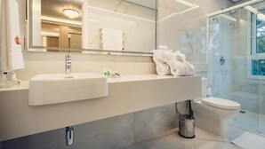 Bathroom - Hotel RF Vision Restaurante Giratorio (Gramado)