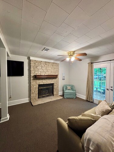 Cozy 2-bedroom house that sleeps 7