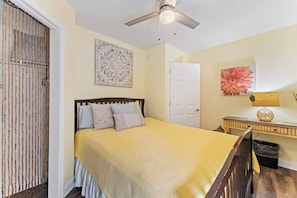 2 bedrooms, iron/ironing board, WiFi, bed sheets - The Poolside Cottage -Wifi,Pool (Jacksonville)