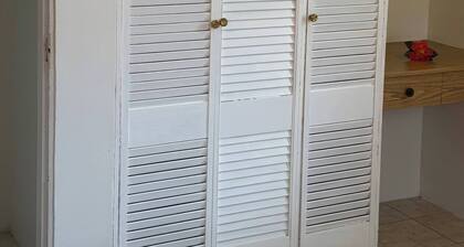 Hy-de-way 3BR Near Miami Beach & Oistins