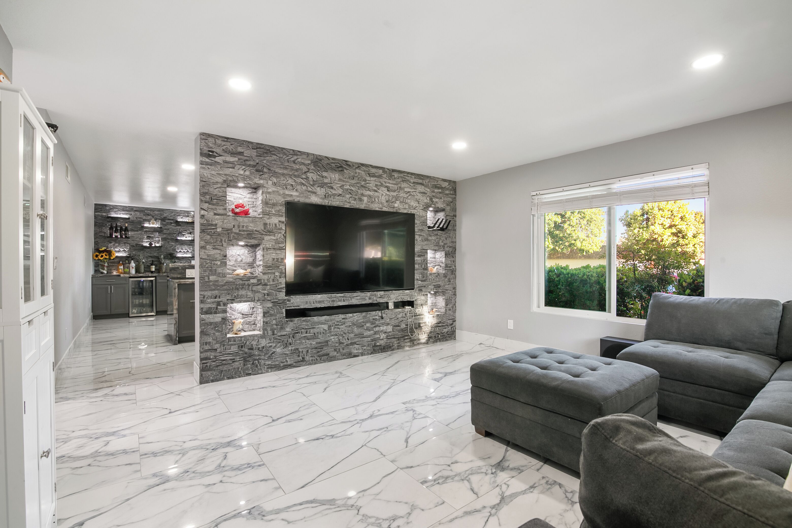 Modern Retreat With Hot Tub + Fence Yard - 維斯塔