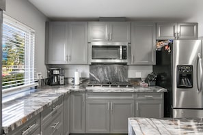 Private kitchen - Modern Retreat with Hot tub + Fence Yard (Oceanside)
