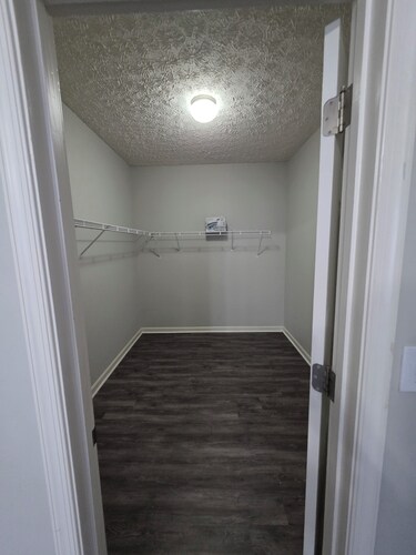Delmar Paradise !! Spacious 4-bedroom house in peaceful Delmar with, POOL, AC.