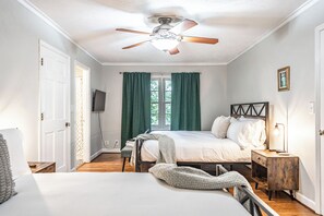 Tabla de planchar con plancha, wifi y ropa de cama 