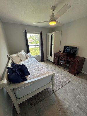 Room - New Modern 3 Bedrooms 2 Bathroom retreat in Stuart (Stuart)