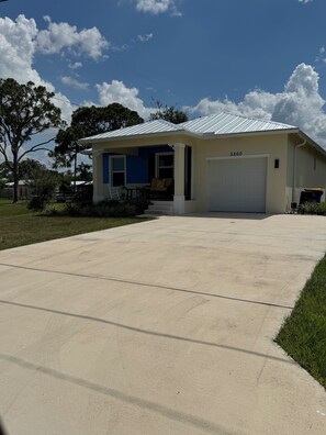 Exterior - New Modern 3 Bedrooms 2 Bathroom retreat in Stuart (Stuart)