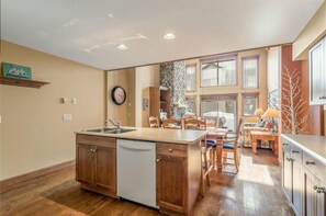 Interior - Big White luxury large premium, ski-in/out, 2 bedroom, den, and private hot tub! (Beaverdell)