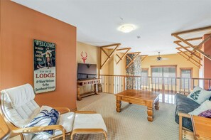Smart TV - Big White luxury large premium, ski-in/out, 2 bedroom, den, and private hot tub! (Beaverdell)