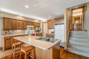 Coffee/tea maker, fridge, microwave, oven - Big White luxury large premium, ski-in/out, 2 bedroom, den, and private hot tub! (Beaverdell)