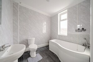 Unclassified image, 4 of 17, button - Cosy Hartlepool Home, Sleeps 5, Pet Friendly, WiFi (Hartlepool)