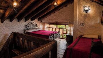 Deluxe Suite, Smoking, Mountain View