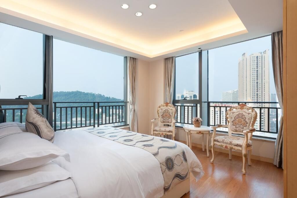 Suite, City View | Desk, WiFi (free)