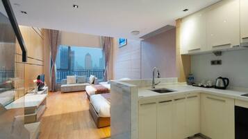 Suite, vistas a la ciudad | Interior