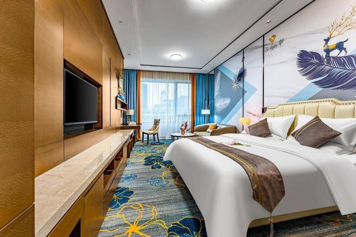 Habitación doble, vistas a la ciudad | Escritorio y wifi gratis