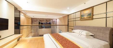 Suite, City View