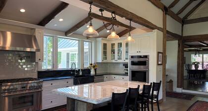 Historic 1789 Luxury Farmhouse near Dartmouth College