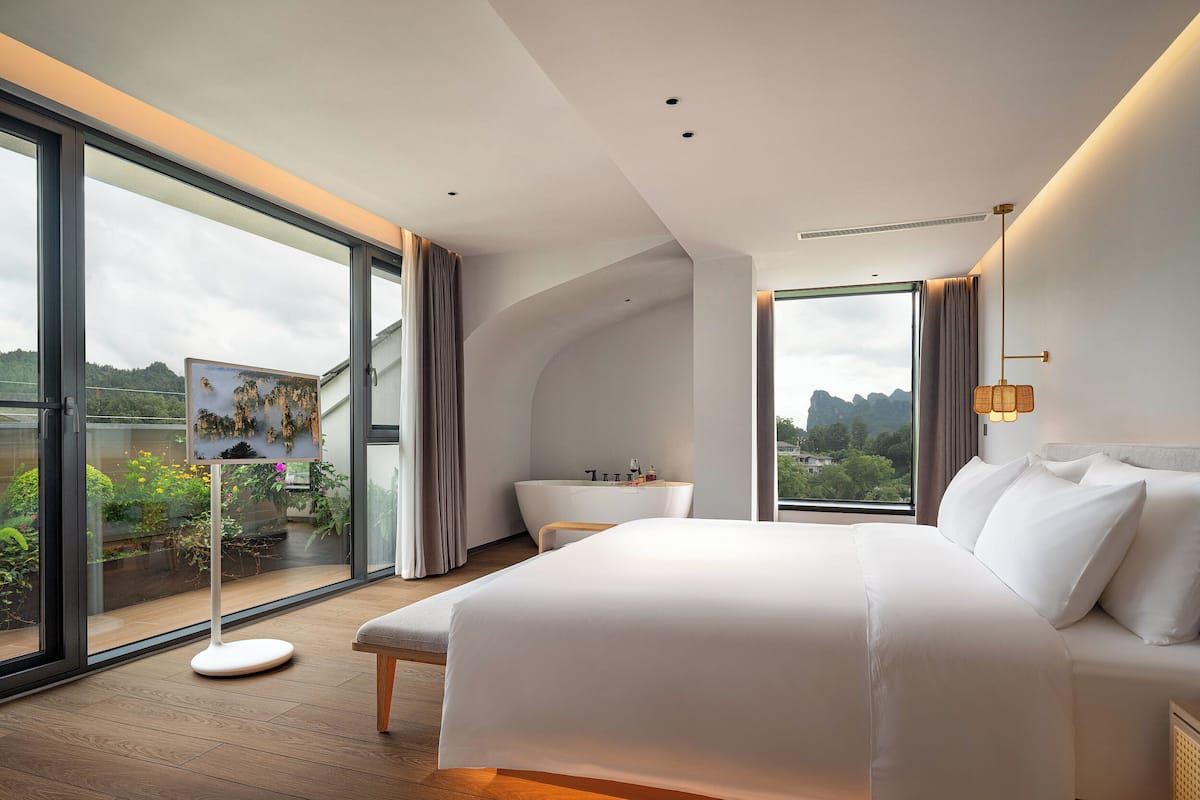 Luxury Triple Room, Hill View