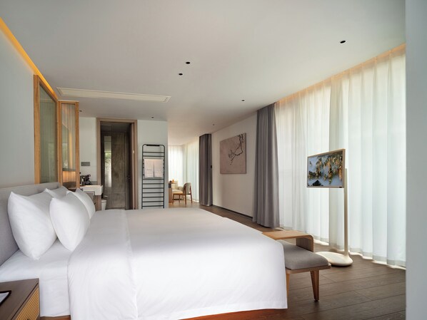 Quarto triplo superluxo, vista para a colina | Cortinas blackout, quartos à prova de som, ferros/tábuas de passar roupa